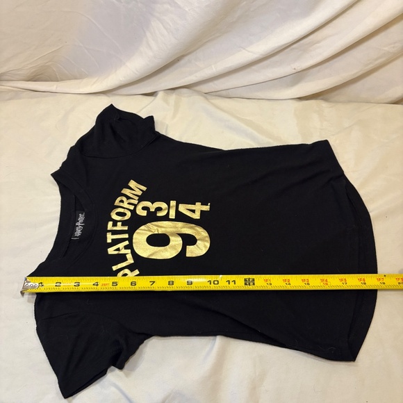 Harry Potter Girls Juniors Black T-Shirt 9 3/4 Platform Gold Metallic Size XS/S - Picture 6 of 8